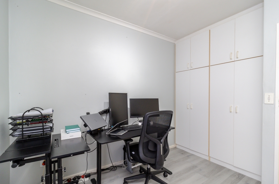 2 Bedroom Property for Sale in Pinelands Western Cape